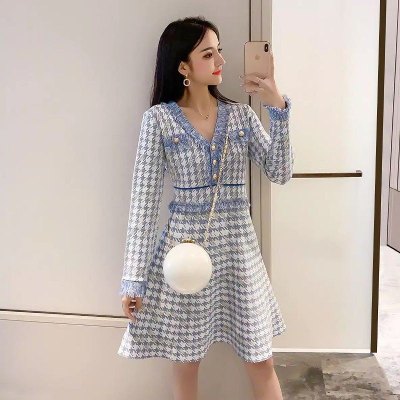 dress rajut musim gugur semi impor warna biru kombinasi putih mini bahan melar tangan lengan panjang