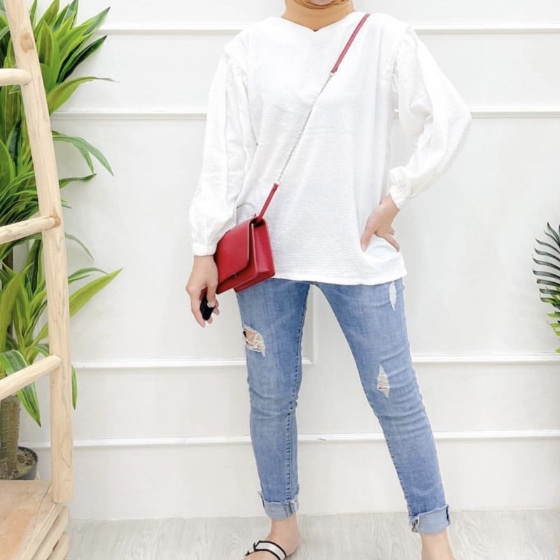 SHOULDER PLEAD BLOUSE