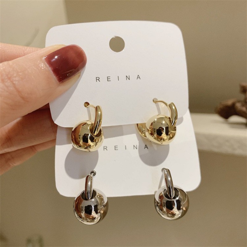 Anting Tusuk Bentuk Lingkaran Bahan Metal Gaya Korea Untuk Wanita