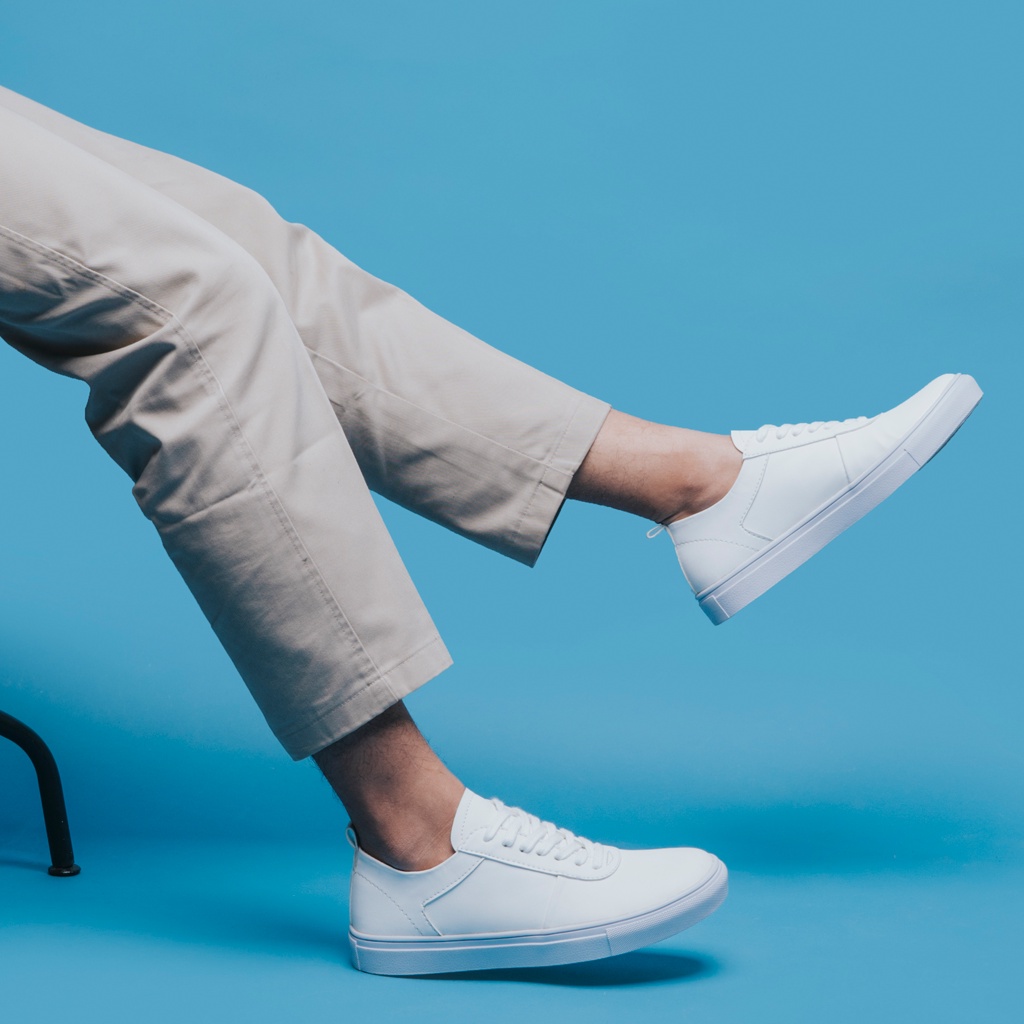 WOLF FULL WHITE ORIGINAL x LVNATICA Sepatu Sneakers Putih Polos Pria Kets Tali Casual Jalan Santai Hangout Main Nongkrong Kondangan Sekolah Kuliah Distro Fashion Sporty Shoes Semi Kulit Premium Skate Footwear Big Size Jumbo Ukuran Besar 44 Keren Terbaru