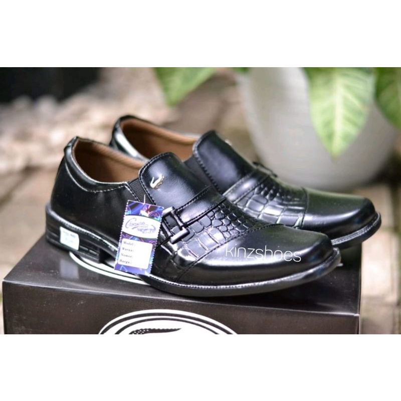 sepatu pantofel pria slip on kerja kantor formal crocodile swedian leather