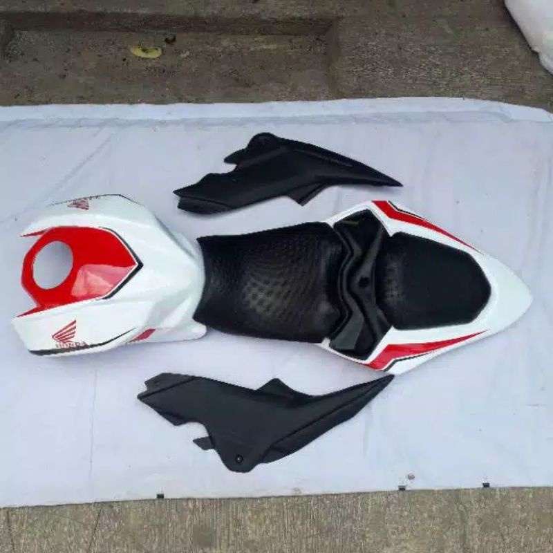 COVER TANGKI NEW CB15R BODY BELAKANG NEW CB150R FACELIFT MODEL CBR250R JOK NEW CB150R