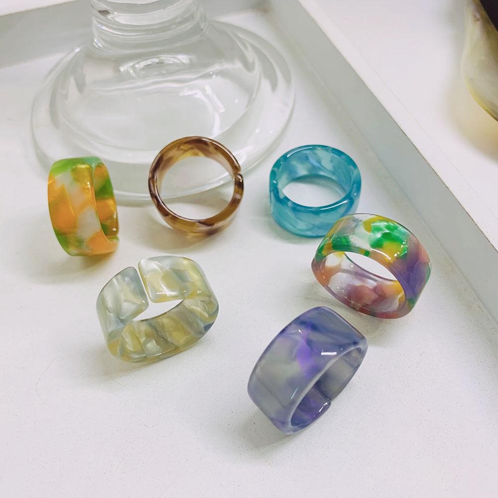 Cincin Model Terbuka Bahan Resin Gaya Retro Untuk Wanita