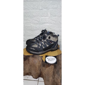 Sepatu Outdoor Gunung Helly Hansen
