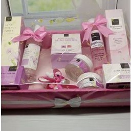 SCARLETT PAKET HANTARAN PERNIKAHAN KADO ULANGTAHUN SESERAHAN PARSEL LAMARAN KOSMETIK WAJAH SECARLETT