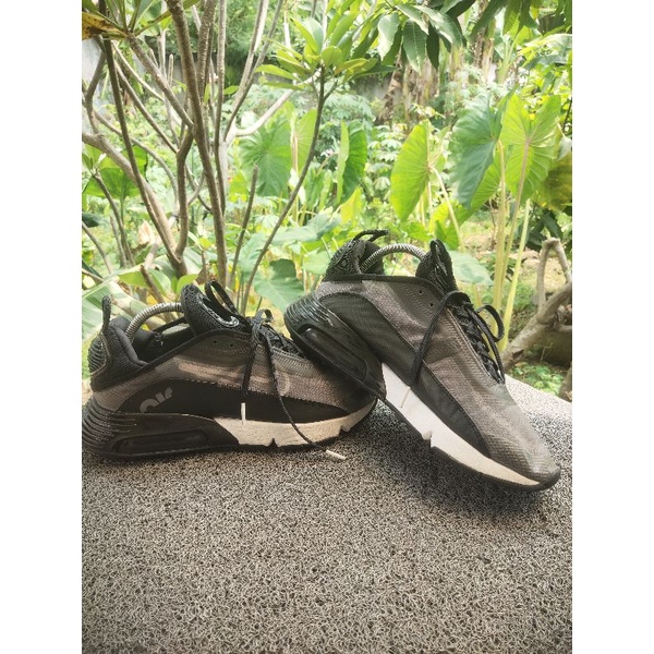 NIKE AIR MAX 2090 BLACK WHITE / SEPATU SECOND / SEPATU BEKAS