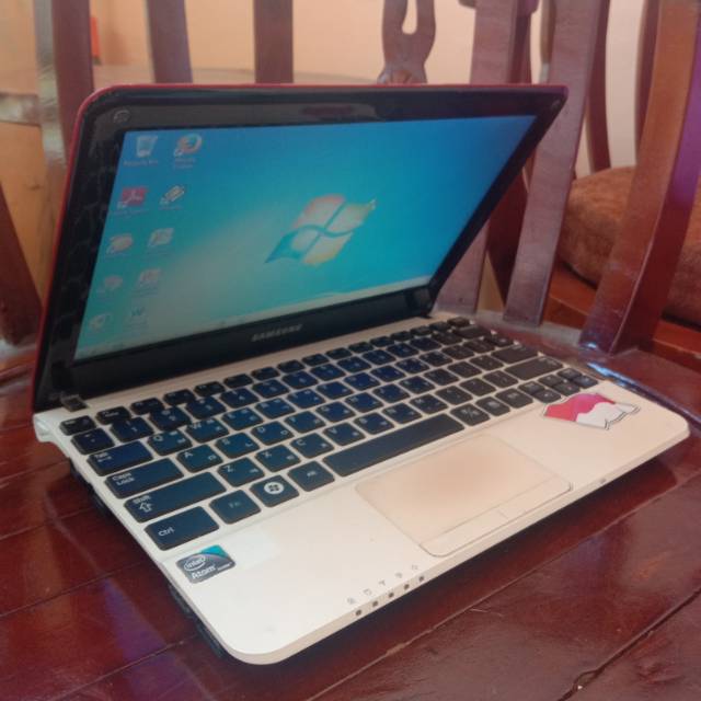 Notebook Samsung second netbook bekas warna merah 10 inci Intel atom ada HDMI VGA
