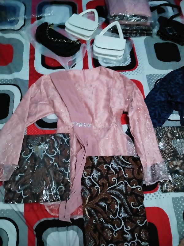 Set Couple Mika Dusty ---- Batik Couple Rossa Batik Brokat Modern Kebaya Kekinian