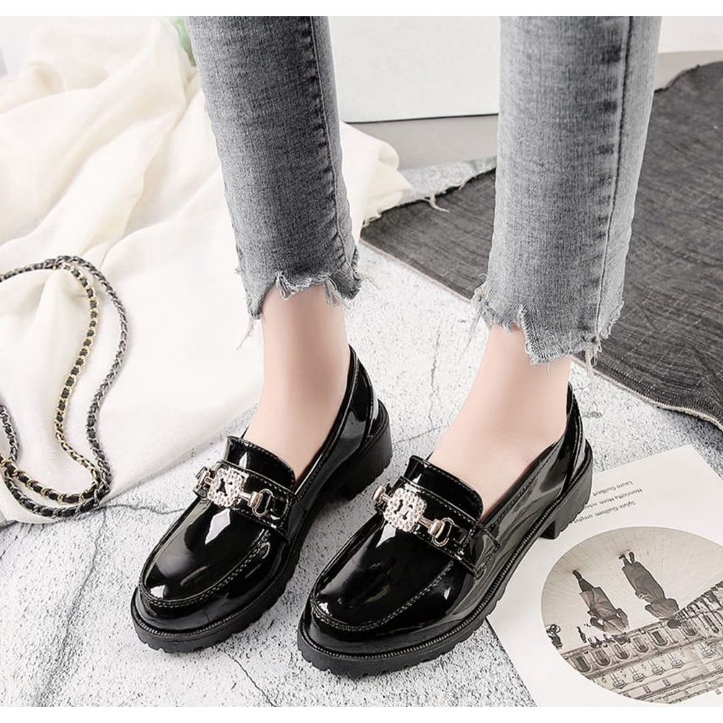 Sepatu Loafer Docmart Wanita / Sepatu Mutiara Import Zeline DM 17