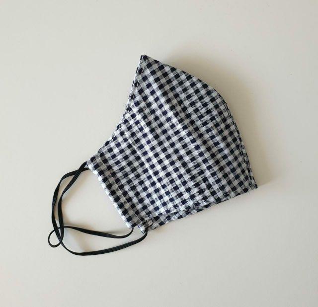 Masker Kain (bisa Selip Tissue) — Bentuk Lancip Motif Kotak-kotak