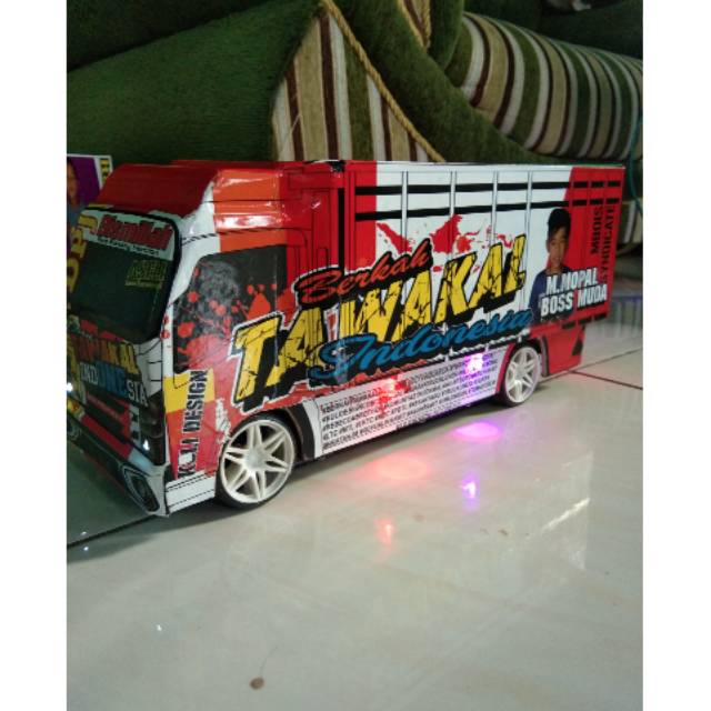 MINIATUR TRUK TRIPLEK