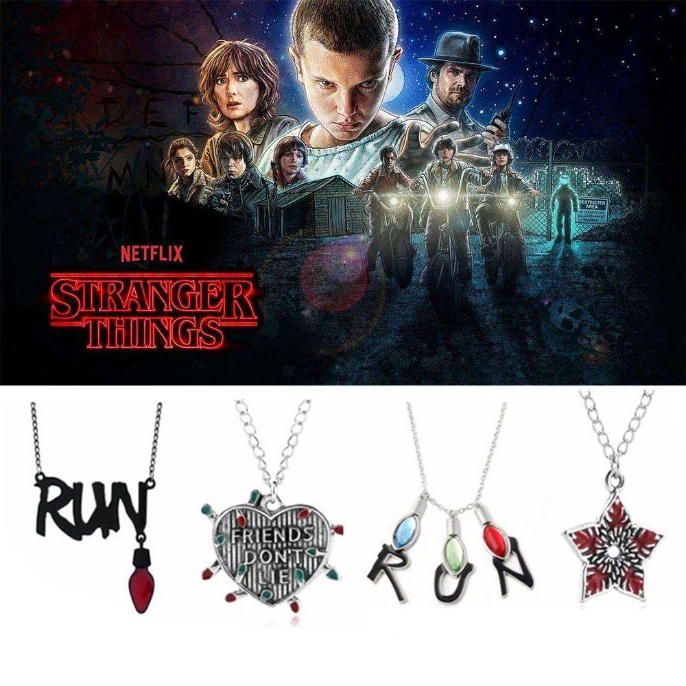 [Elegan] Stranger Things Kalung Kreatif Unik Alfabet Rantai Cahaya Kenari Bunga Liontin Pria Rantai Leher