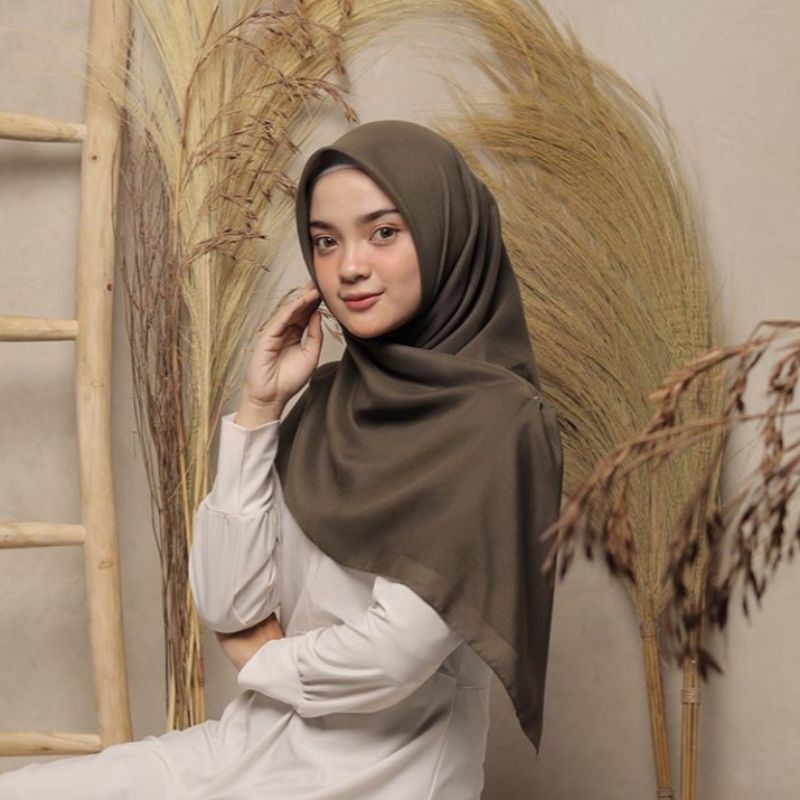 KERUDUNG SEGIEMPAT BELLA SQUARE /HIJAB SEGIEMPAT