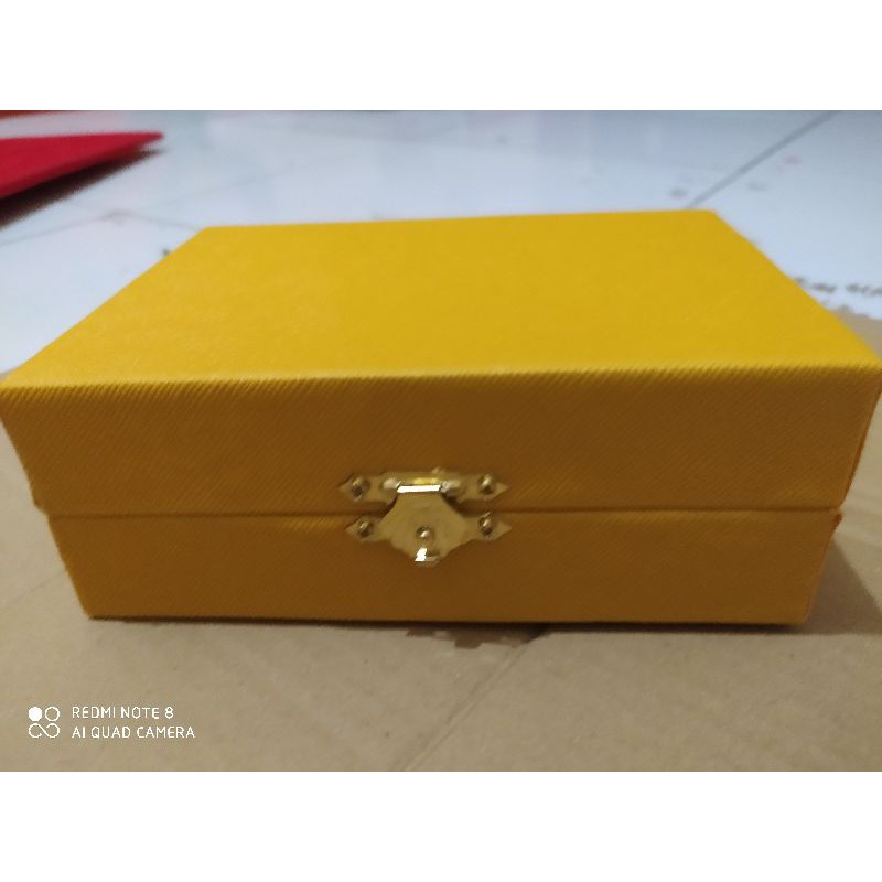 kotak/box perhiasan 4cincin+2kotak kosong bahan kulit sintetis warna kuning