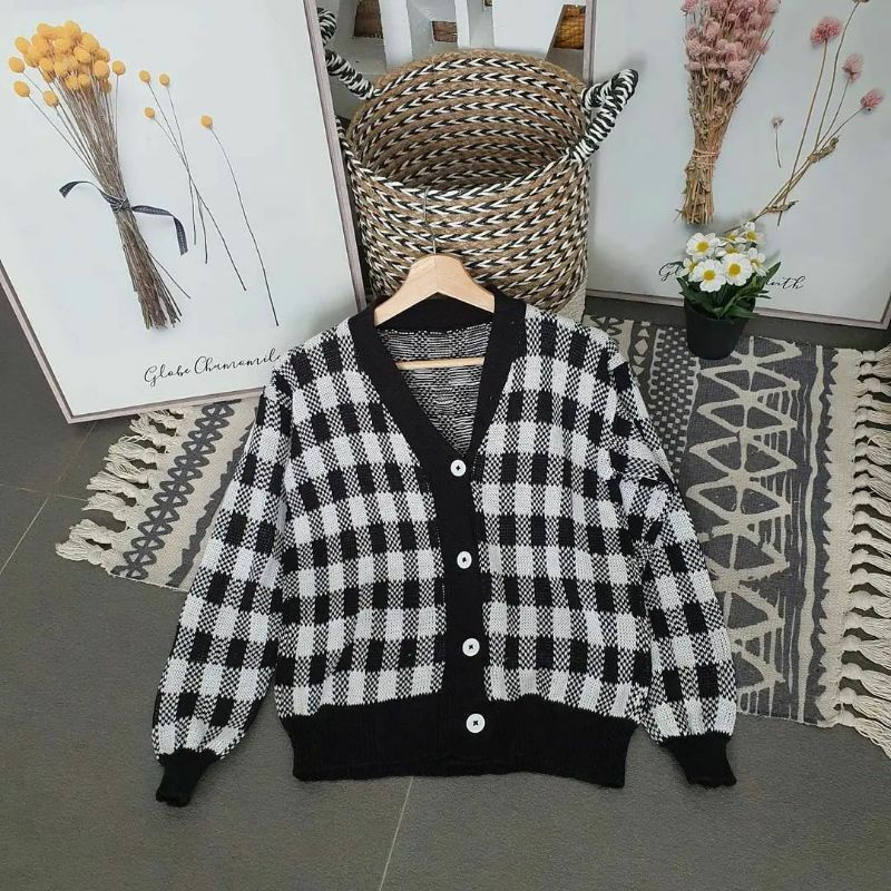 MILLY SQUARE CARDY SWEATER RAJUT MOTIF KOTAK KOTAK DENGAN KANCING DEPAN OOTD INSTAGRAMEBLE PUSAT GRO