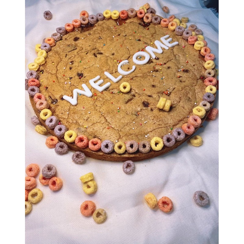 

Classic Giant Cookies with toppings