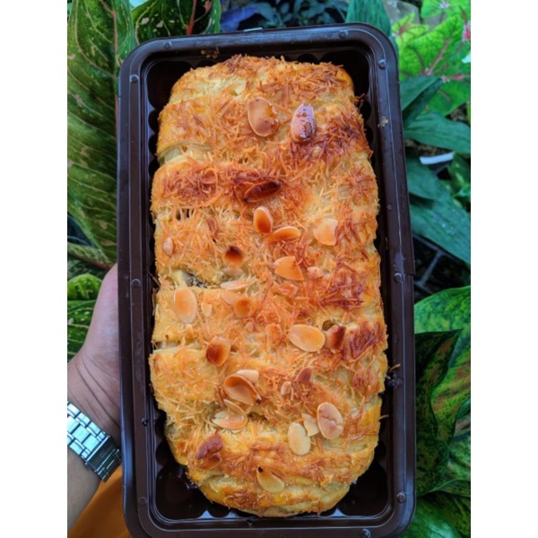 

strudle pisang keju
