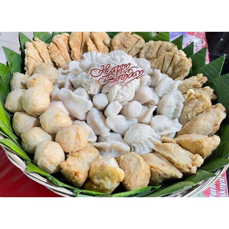 

pempek-pempek campur , bisa dijadikan kue ulantahun !!