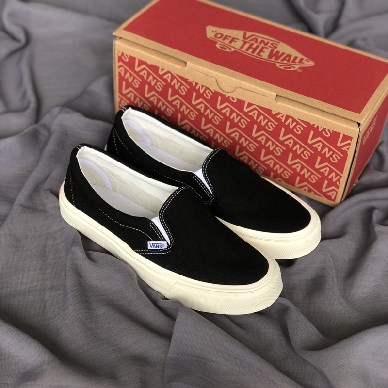 ( NEW BOX ) Vans Slip On Series 3 BNIB Black White OG