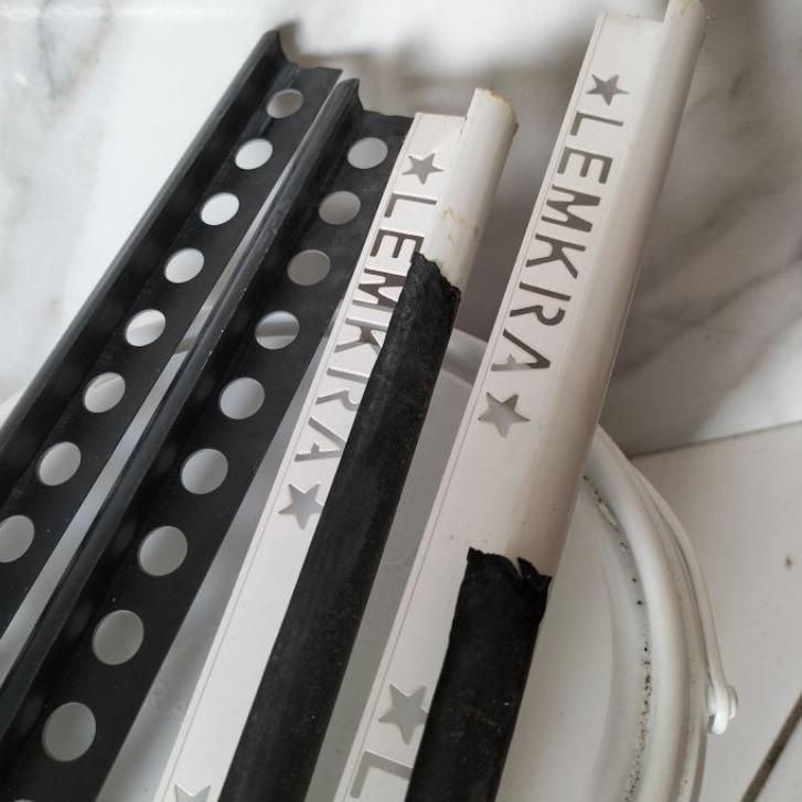 (SPECIAL PRICE) LEMKRA Tile Trim PVC / kuku macan PVC Corner  2,4m