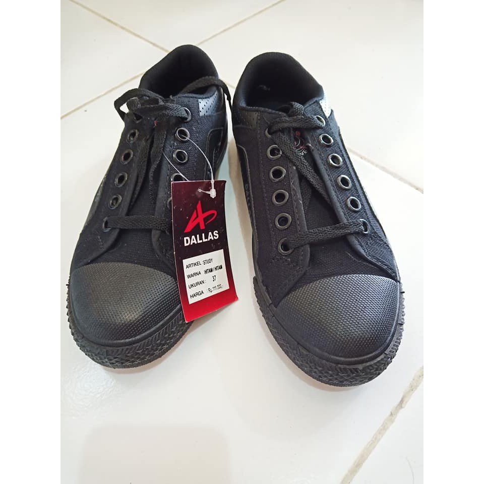 Sepatu sekolah Dallas study