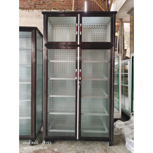 rak sepatu dan tempat helm/tas minimalis