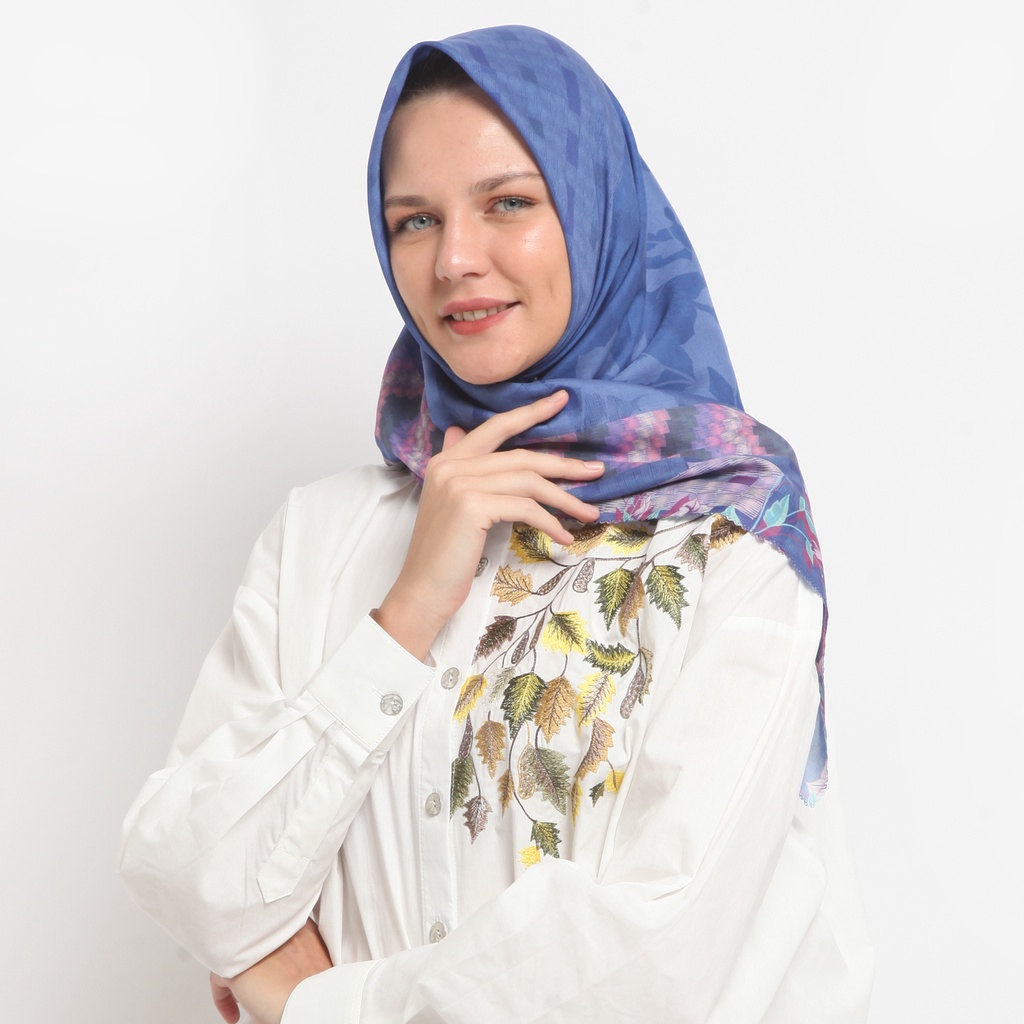 KLA by Itang Yunasz Hijab Ariana Blue