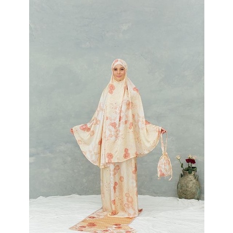 Ulos Prayer Set in Lemonade - Wearing Klamby