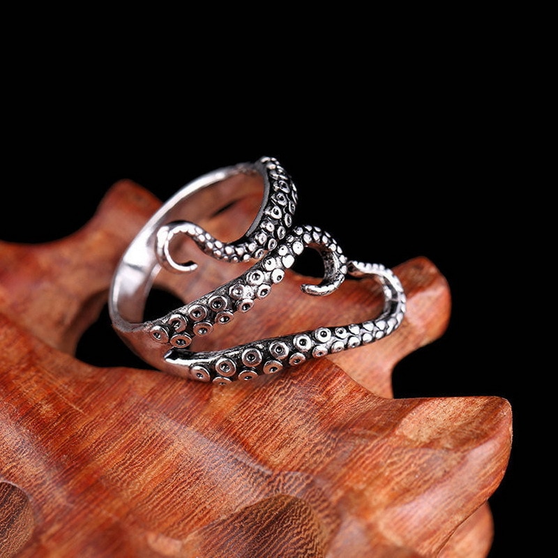 Cincin Model Terbuka Bahan Titanium Steel Desain Gurita Gaya Vintagegothic Adjustable Untuk Wanita