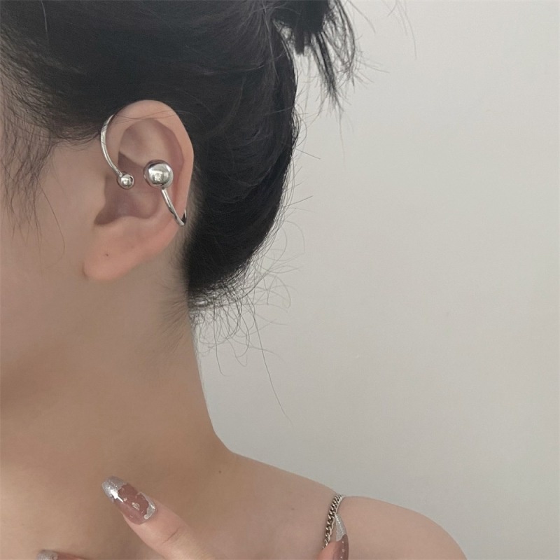 1 Pc Anting Stud Tanpa Lubang Telinga Bentuk Bola Geometris Warna Silver Gaya Korea Untuk Wanita
