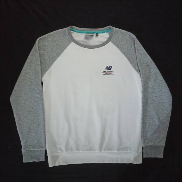 Crewneck New Balance Putih Second Branded