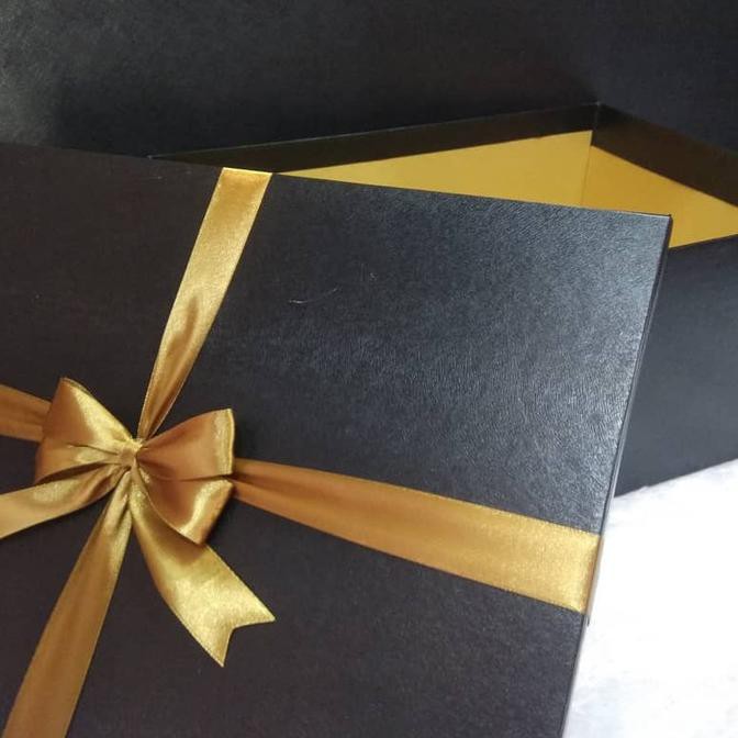 

Kotak Kado Besar Premium02/Giftbox/35X25X15 Cm/Black Berpita Tokotaraka94