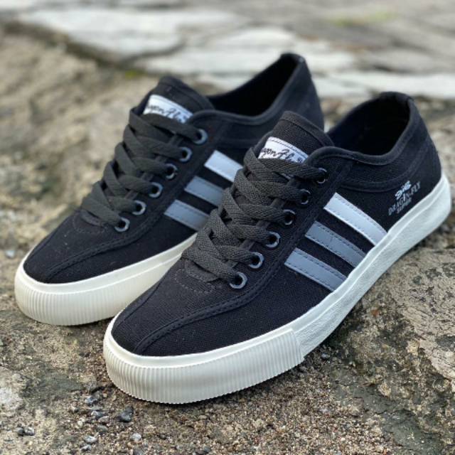 Sepatu sneakers DRAGONFLY FALCON BLACK WHITE ORIGINAL