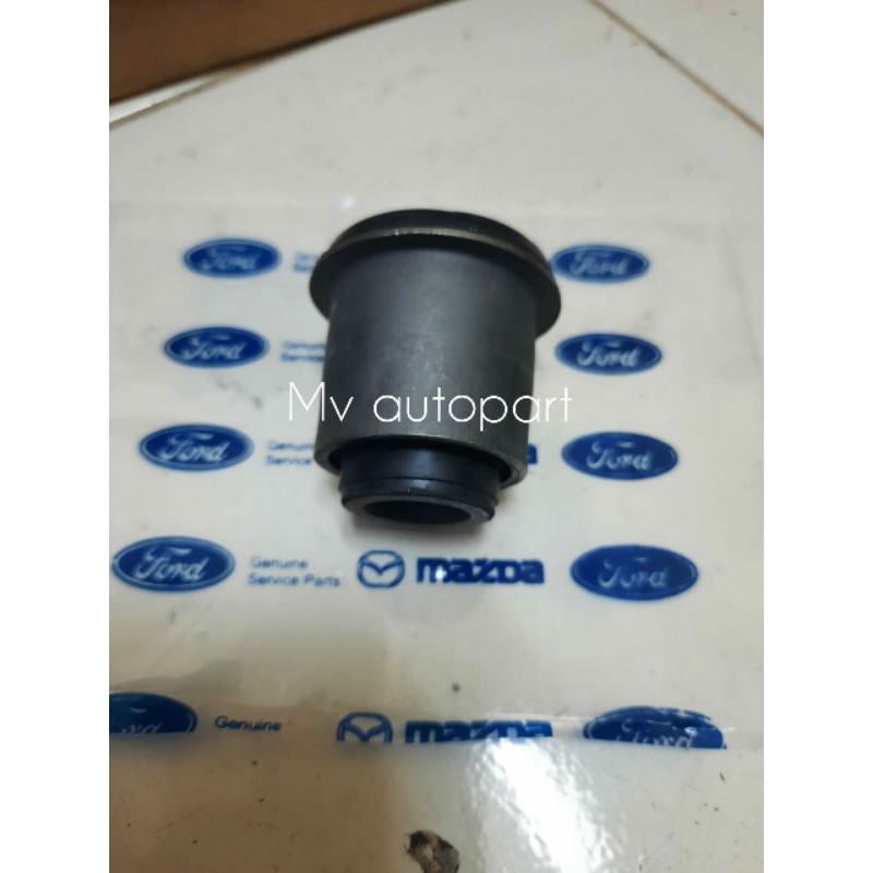 Bushing upper arm sayap Ford Everest Ori