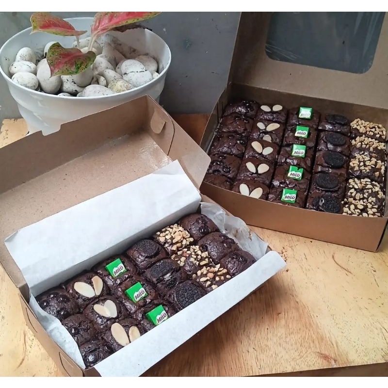 

Brownies PREMIUM Anarghya Fudgy Coklat Original (isi 18 pcs)