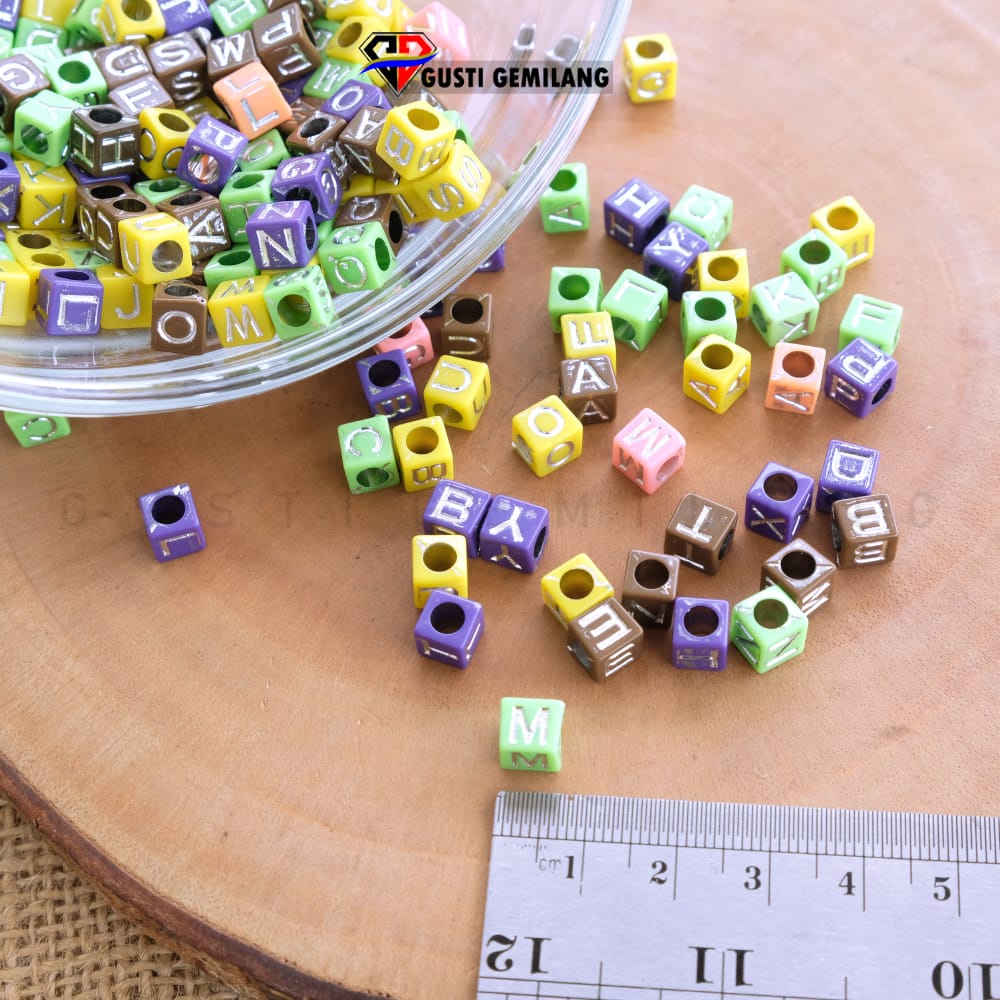 Mote Manik Gelang Huruf  Kotak Warna Warni 1Ogram