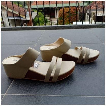 sandal wedges cream