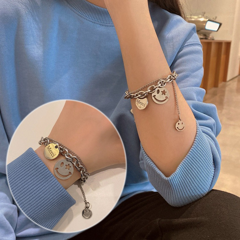 Gelang Wanita Bahan Titanium Steel Motif Smiley Face Untuk Pesta Ulang Tahun Charms