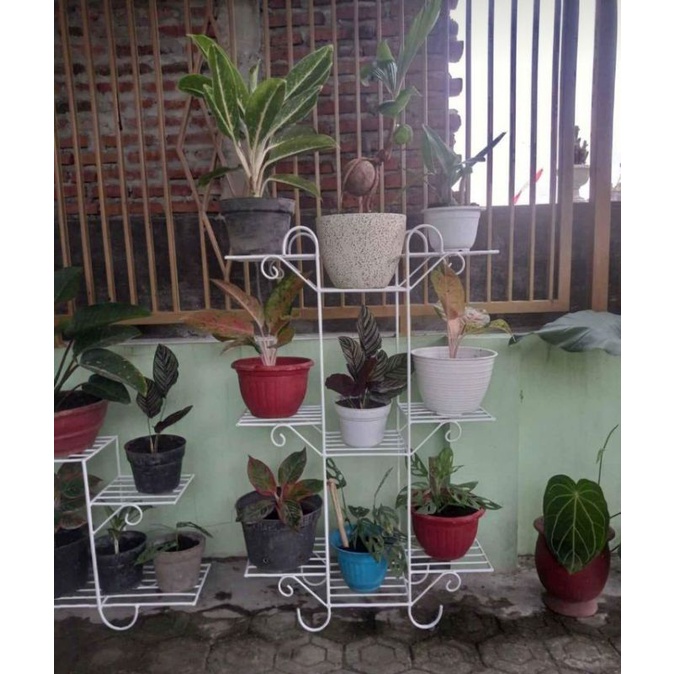 Rak bunga besi 9 susun minimalis