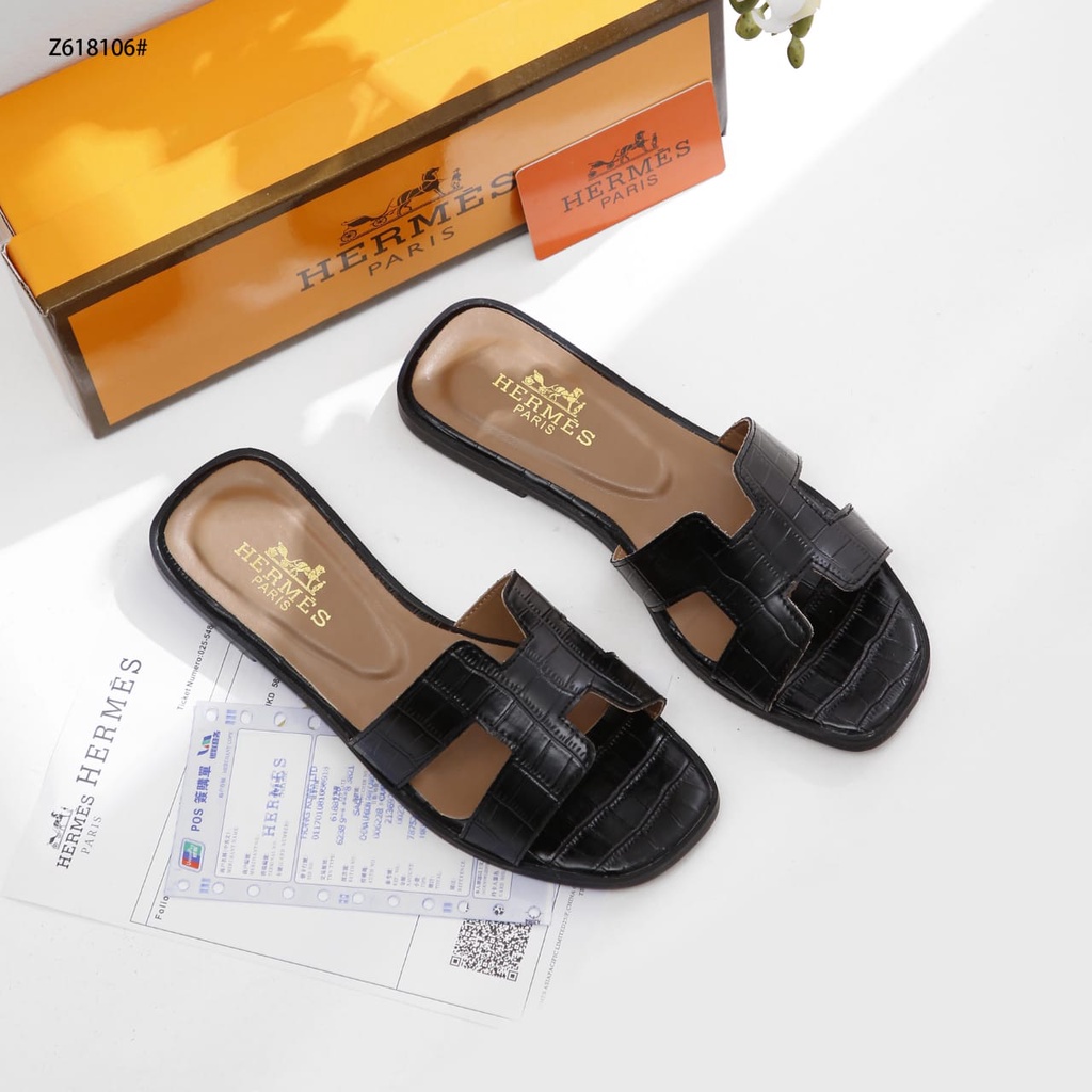 HO Crocodile Matt Leather Flat Sandals Z618106