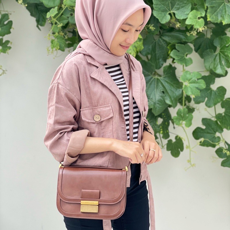 Tas Wanita Vintage Push Lock Crossbody