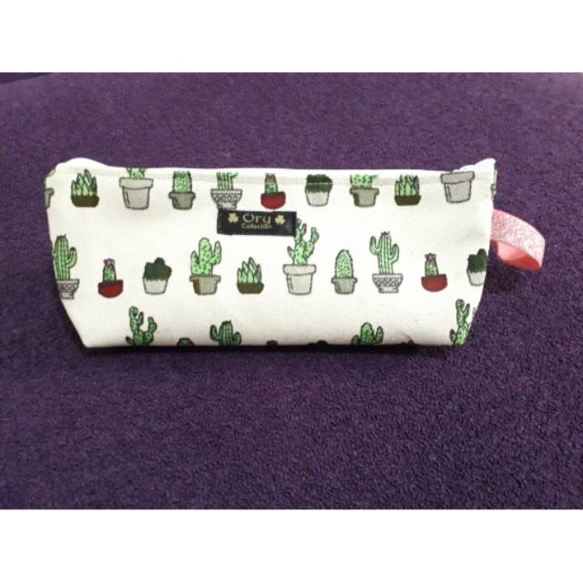 

Kotak pensil Ory Collection motif kaktus