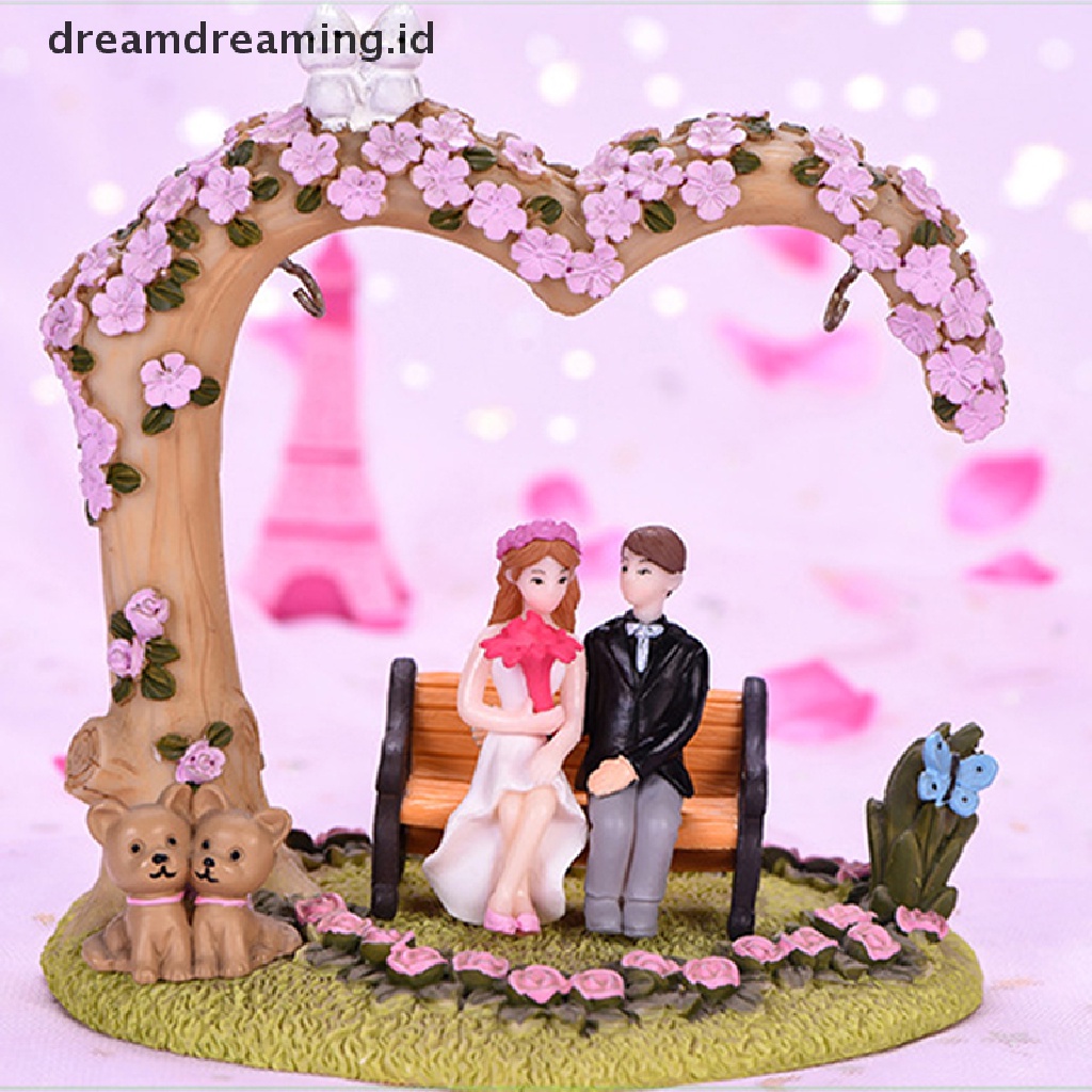 (dreamdreaming.id) 1 Pasang Miniatur Pasangan Kekasih Di Kursi Untuk Dekorasi Taman Mini / Hadiah