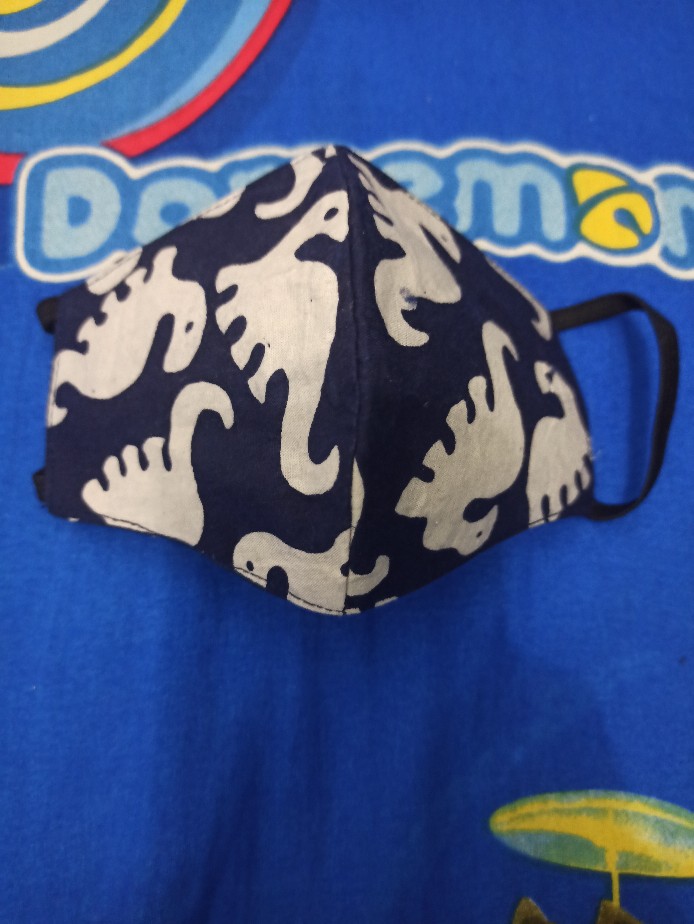 Masker Kain Batik Anak 2 Lapis Motif Bolak Balik Dinosaurus Biru Dongker Kt/kk 103