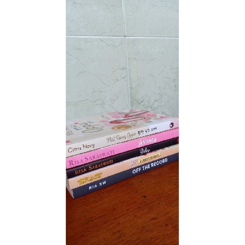 Preloved Novel Off the record Ria Sw, Ngopi Yuk