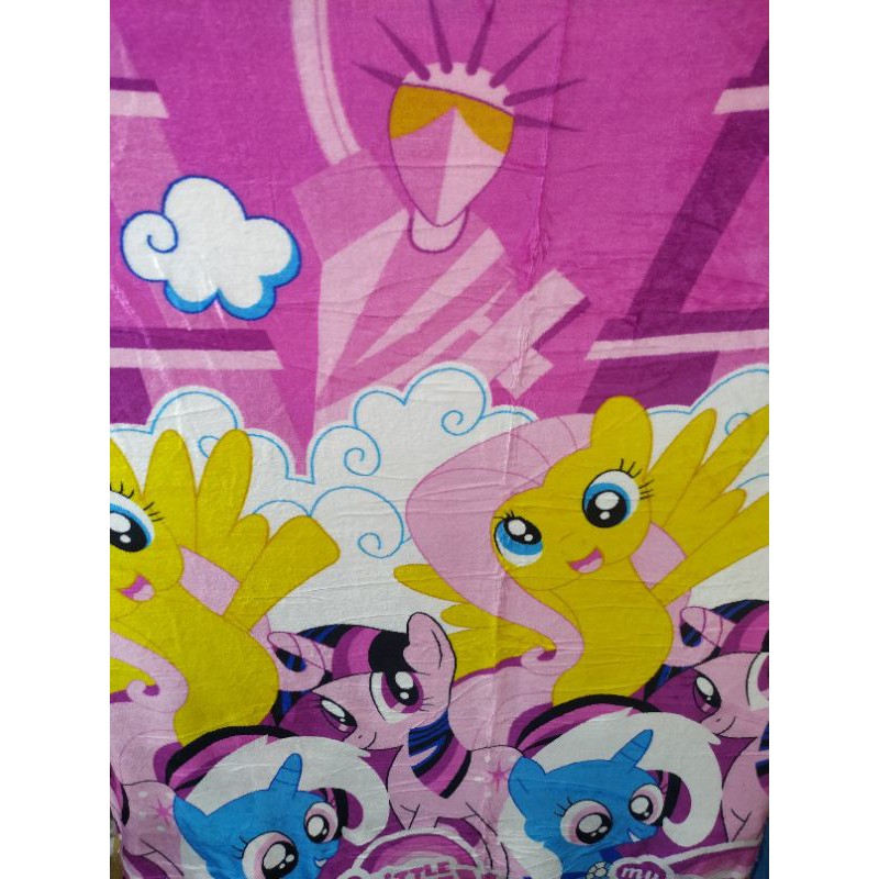 Selimut bulu halus super halus motif karakter kuda poni