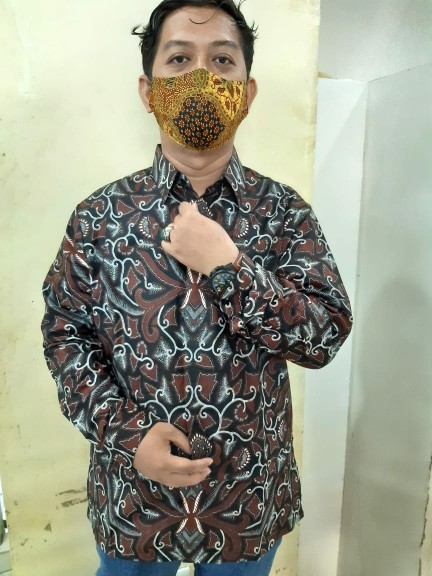 Kemeja Batik Lengan Panjang / Batik Pria Di Lapisi Puring / Batik Mewah / Batik Solo