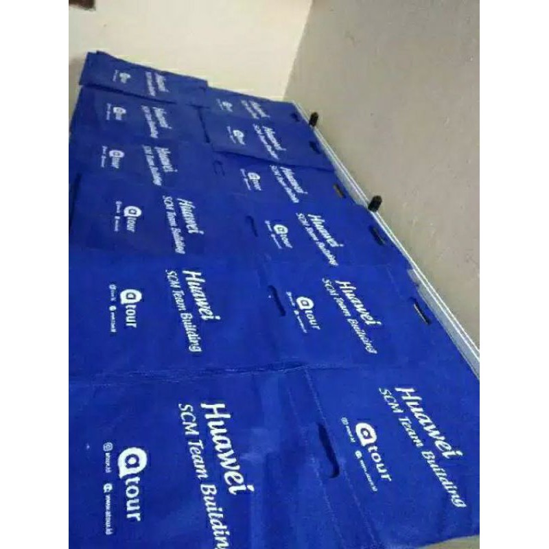

sablon Goodiebag Oval Spunbond Ukuran 30x40