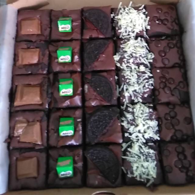 

Fudgy Brownies Coklat 20x20cm