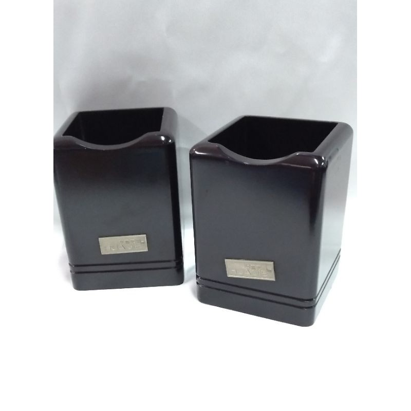 

PEND STAND /TEMPAT ALAT TULIS HUA JIE H-6001 KOTAK